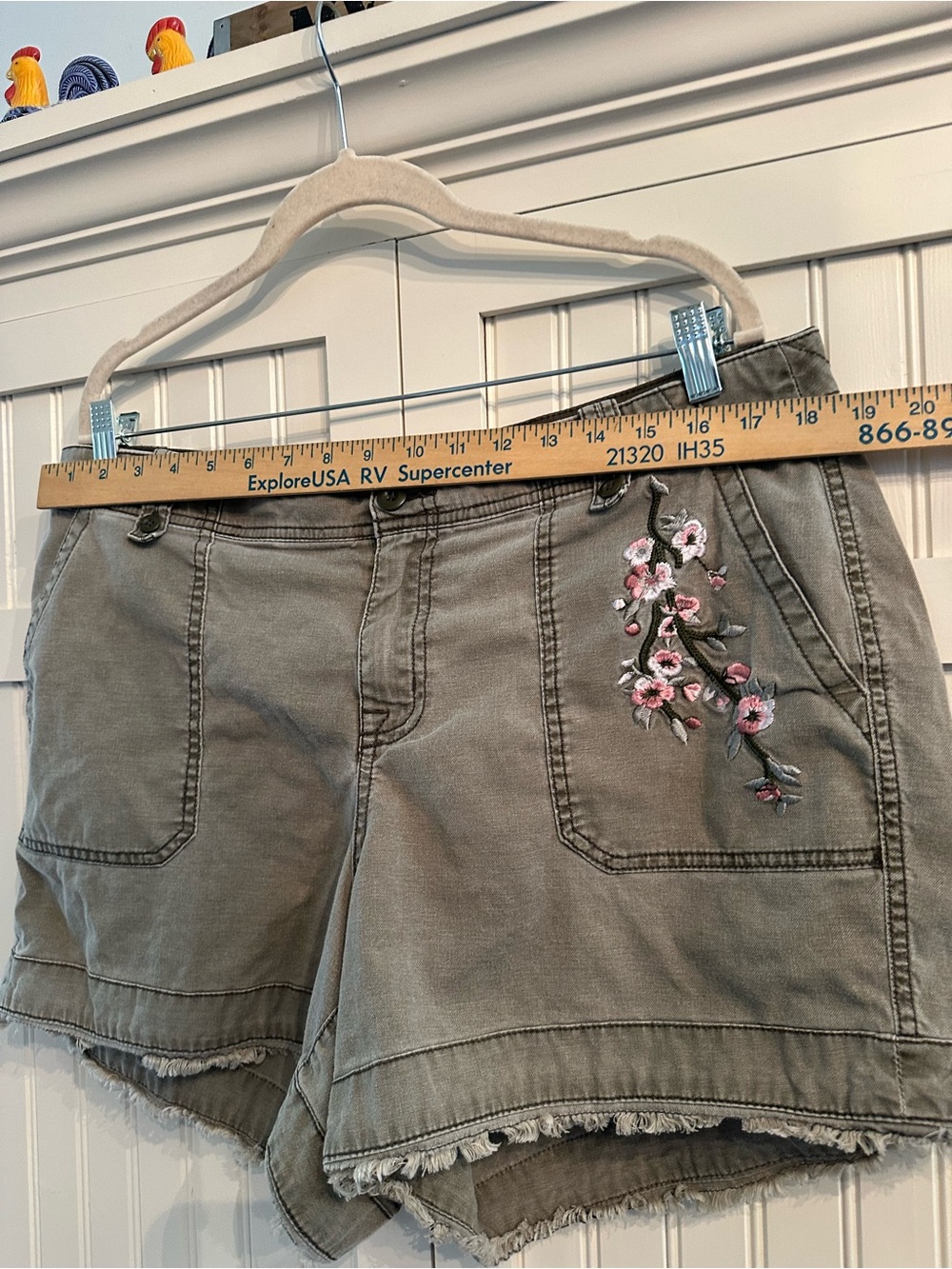 Lane Bryant Olive Green Embroidered Floral Utility Shorts Size 16 - Picture 3 of 6